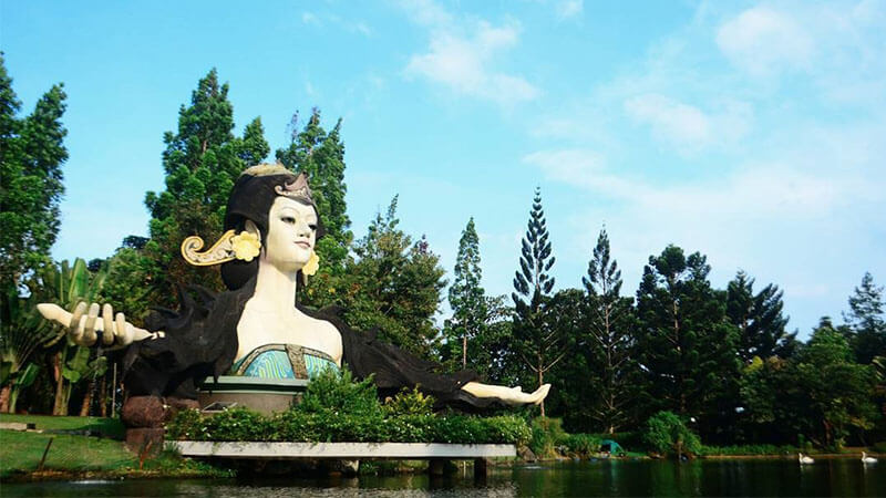 Taman Bunga Nusantara Cianjur - Patung Dewi Kunti