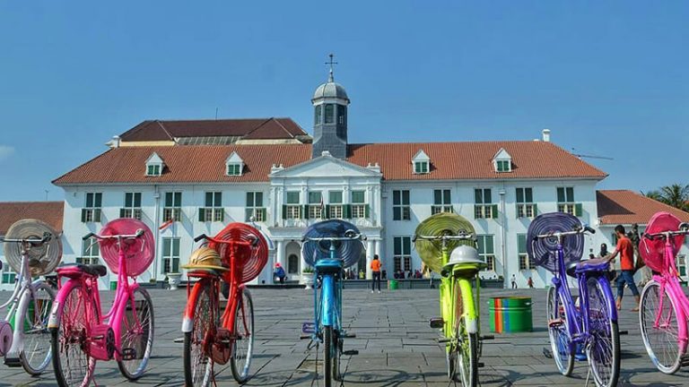 Kawasan Wisata Kota Tua Jakarta yang Penuh Sejarah | Pikniek