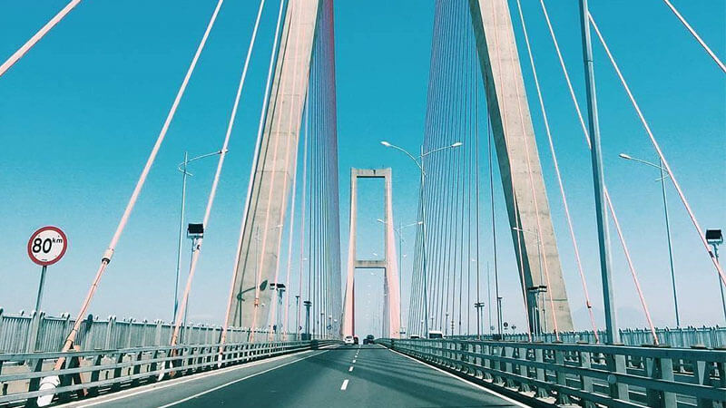 Jembatan Suramadu Surabaya - Menyeberang